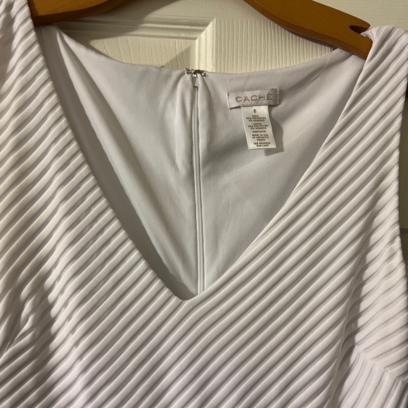 Cache elegant evening ware.Excellent for dinner party or even a beach wedding. - Picture 7 of 9